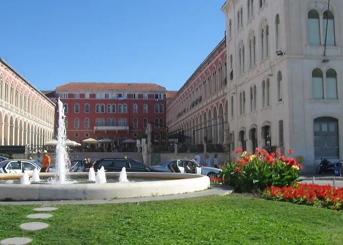 Διαμέρισμα Center *